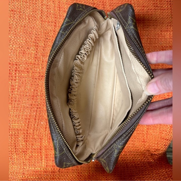 WOW Poshmark Authentic Louis Vuitton Case - Picture 5 of 16